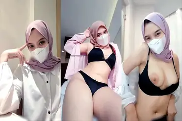 Bokep Indo Koleksi Foto Bugil Jilbab Camilla poster