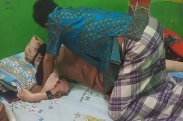 Membuat Tante Hijab Mendesah Muncrat poster