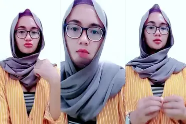 Yulia Ukhty Nakal Pamer Dada Montok di Live poster